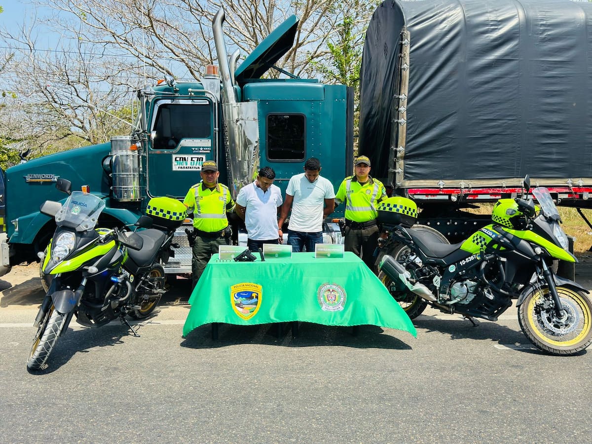 Policía frustra robo de camión y captura a dos presuntos delincuentes en vías del Atlántico