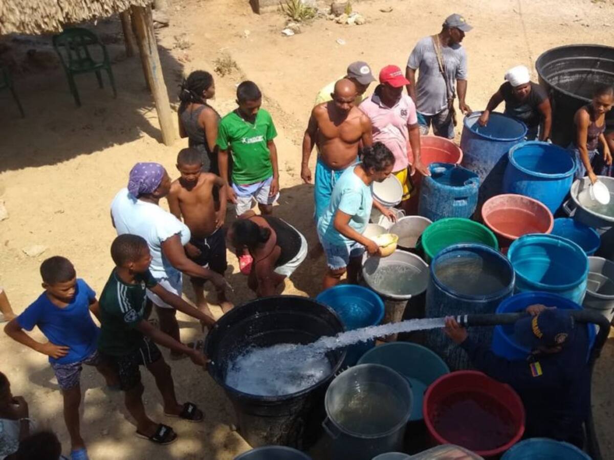 Tras el fuerte verano, la Armada lleva agua a comunidades de Bolívar