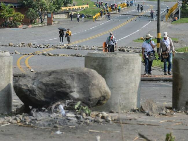 Nueva protesta de los indígenas mantiene cerrada la vía Quibdó-Medellín