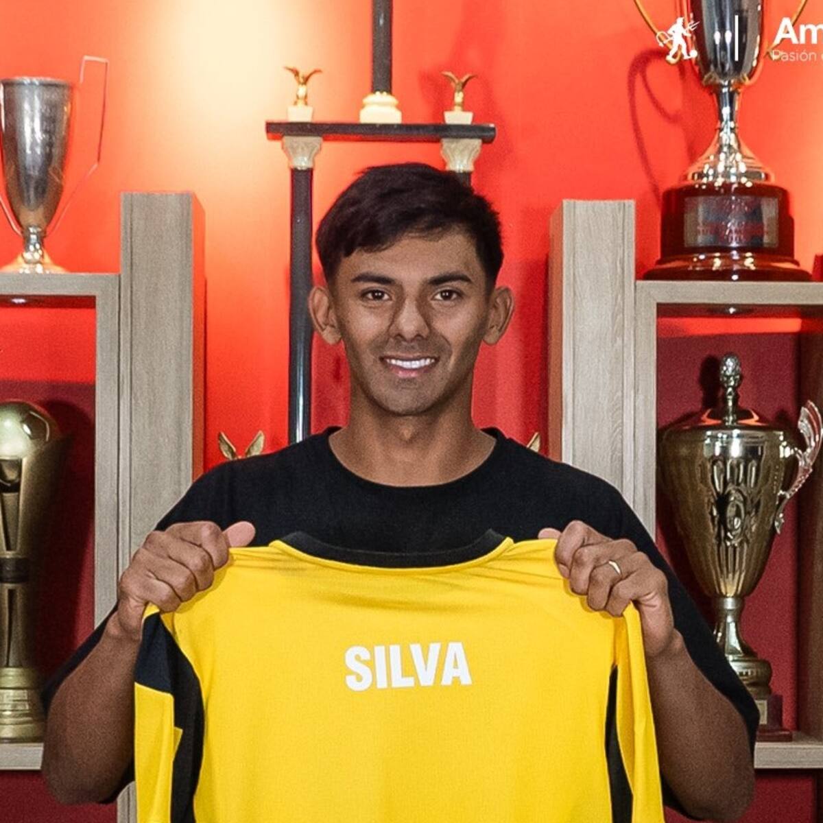 Santiago Silva: “Quiero tratar de hacer historia en un equipo tan grande”