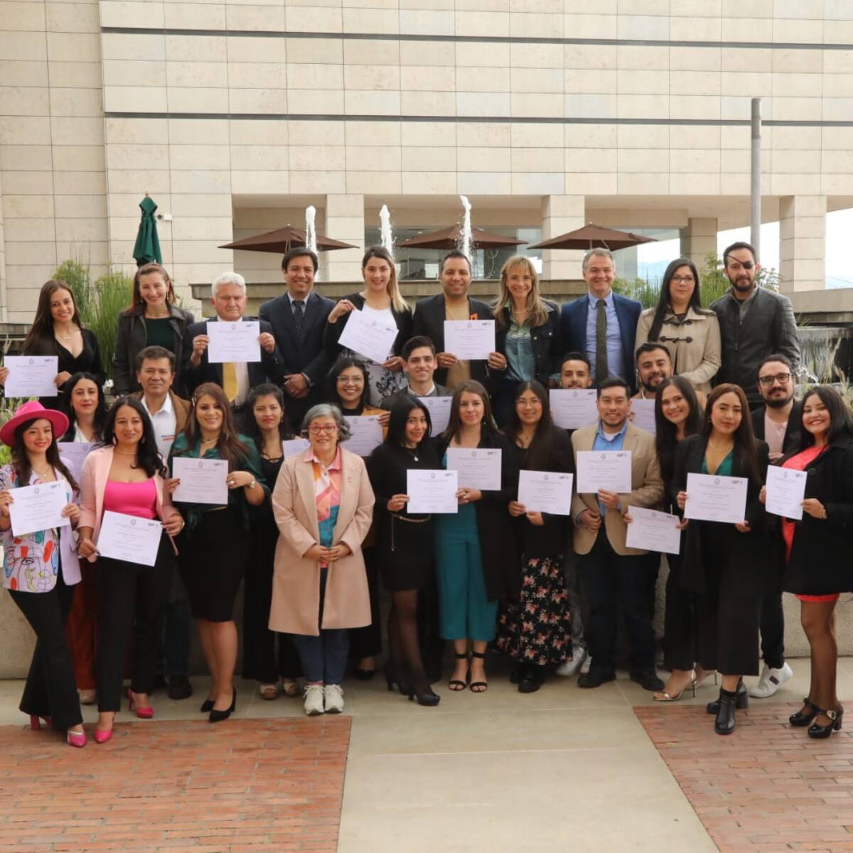 Tras cursar diplomado, certifican a periodistas regionales
