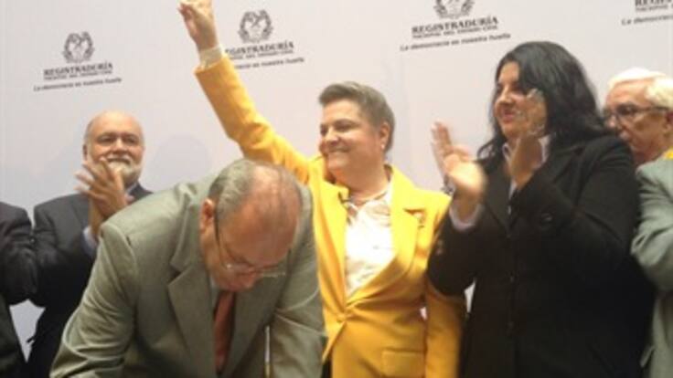 Clara López del Polo inscribió su candidatura presidencial