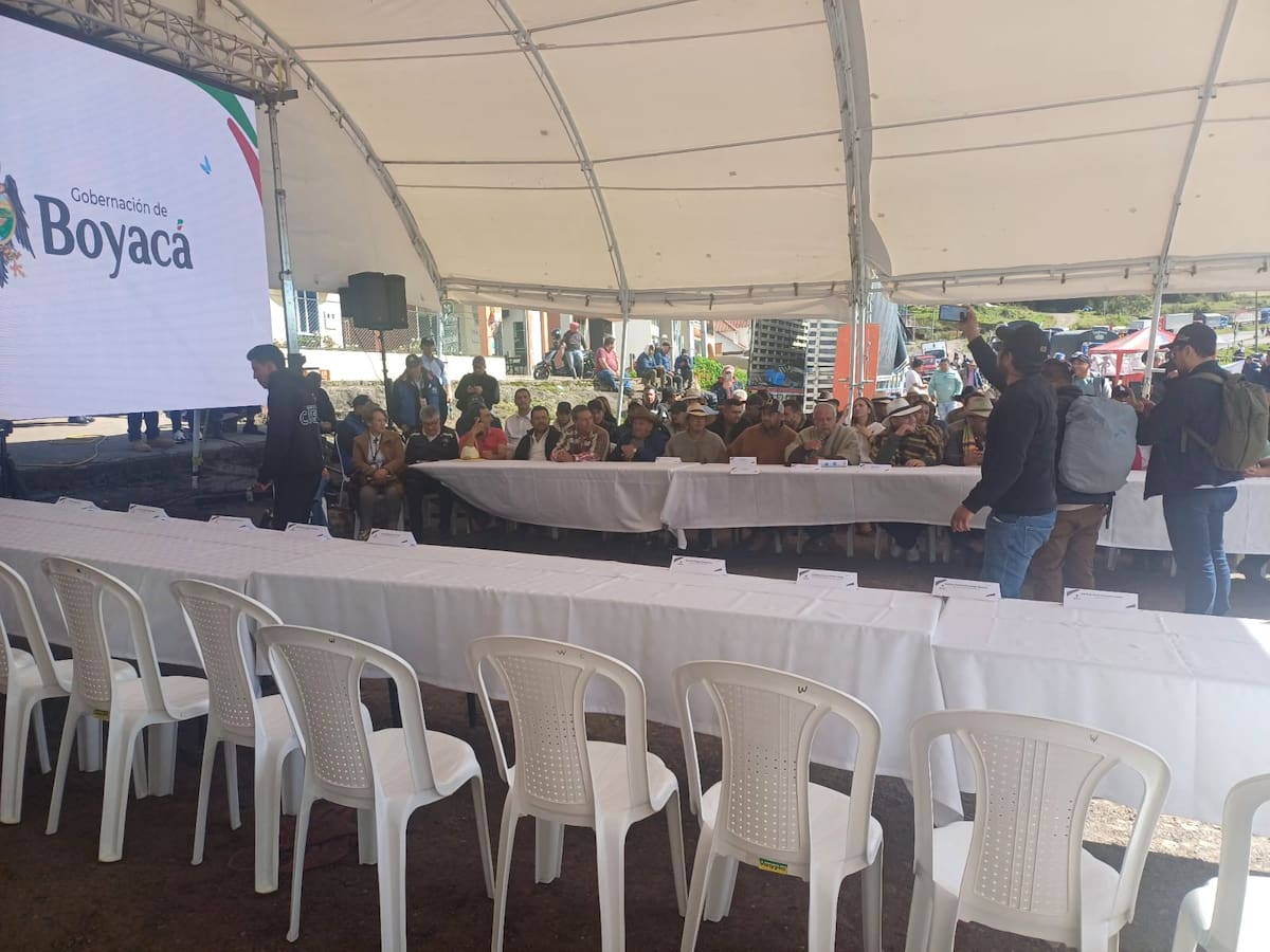 Campesinos parameros se quedaron por segunda vez esperando a las ministras