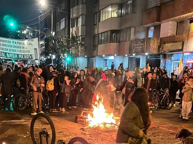 Manifestantes bloquearon la carrera 7ª en Bogotá tras velatón por el asesinato de Sara Aileén