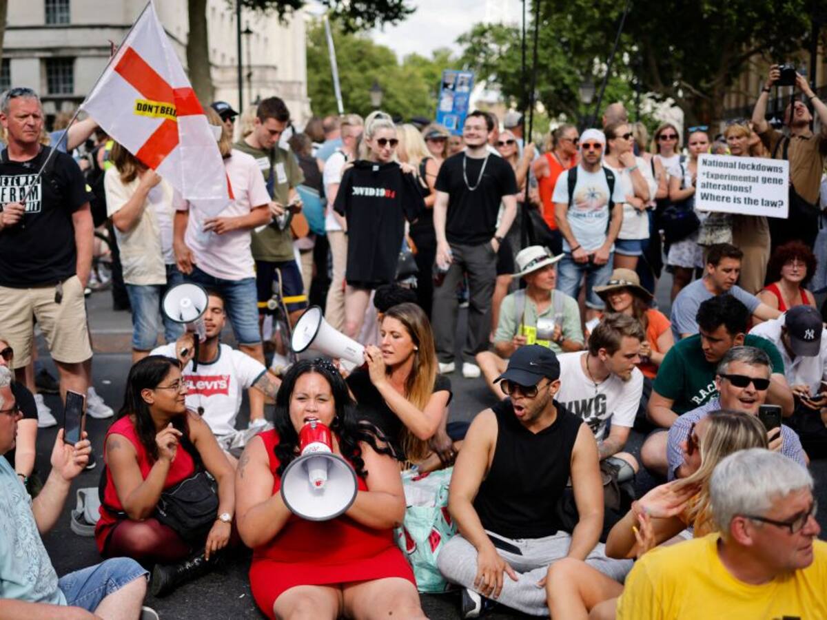 Inglaterra atrasa reapertura para evitar tercera ola COVID-19