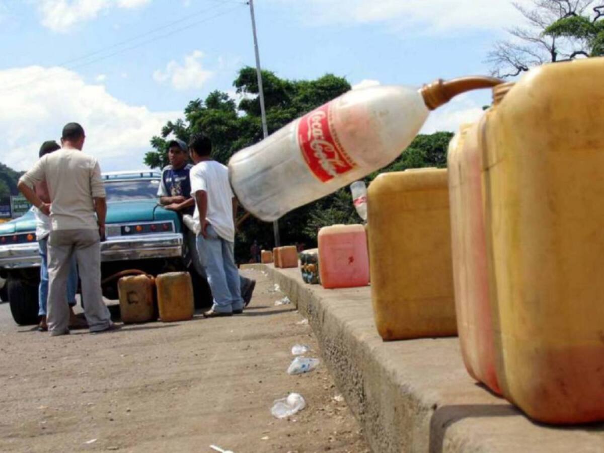 Venezolanos en Táchira prefieren gasolina colombiana antes que la iraní