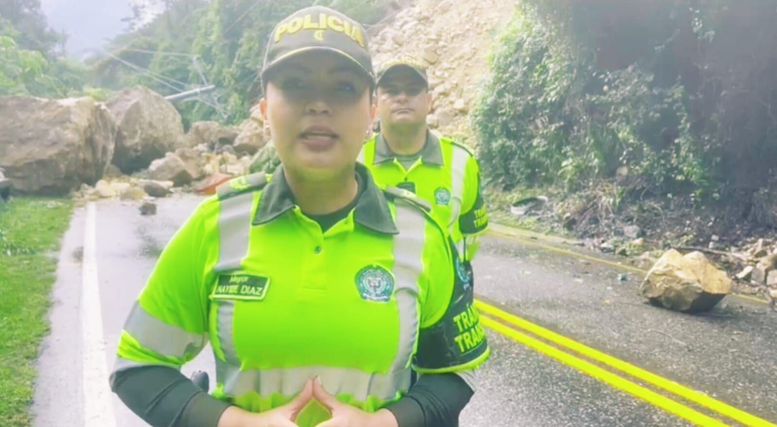 Mayor Nayibe Díaz, comandante de la Policía de Tránsito y Transporte del Tolima, Cierre de la vía Bogotá - Girardot sobre el kilómetro 38 sector Nariz del Diablo.