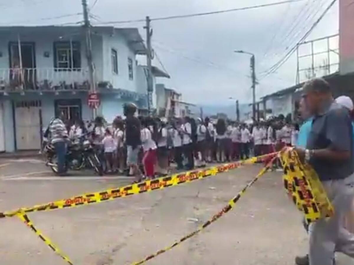 Evacuaron de un colegio a cientos de estudiantes por fuga de gas en Floridablanca