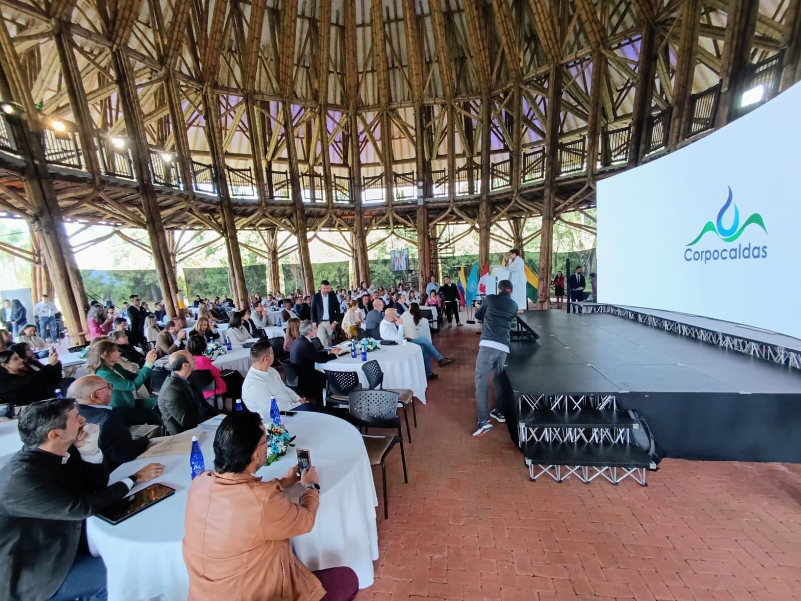 Mesa para el desarrollo y la sostenibilidad de Caldas en el Recinto del pensamiento, en la capital de Caldas.