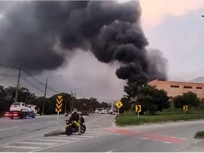 Incendio en parque industrial de Girardota- foto tomada de video cortesía