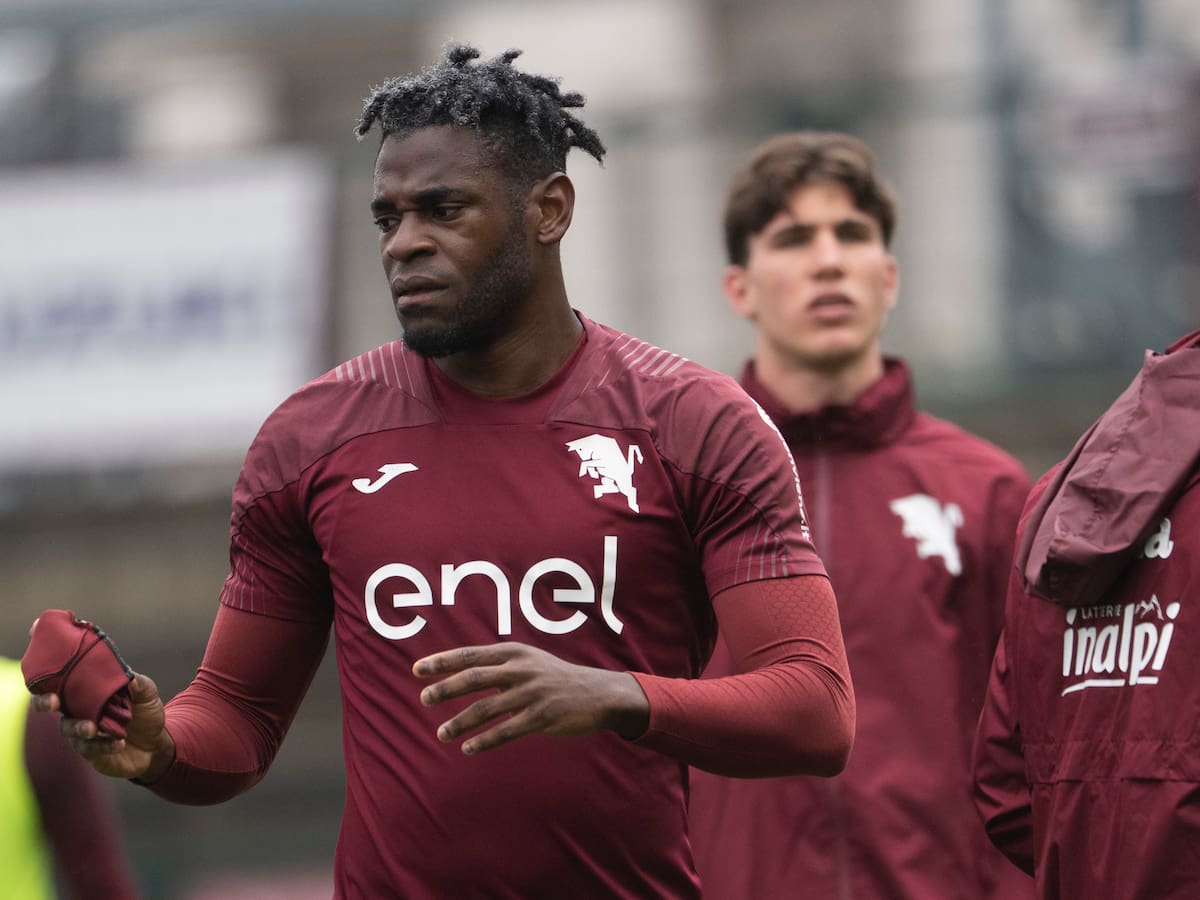 Futuro incierto para Duván Zapata: Torino analiza rescindir su contrato