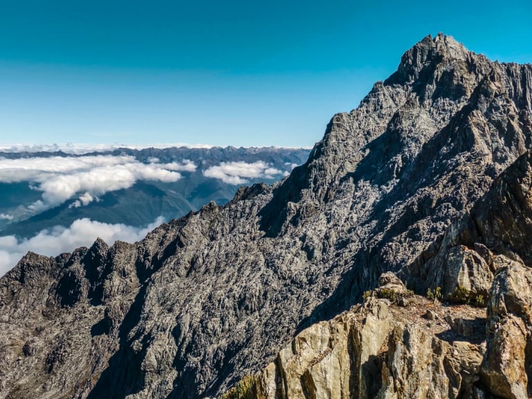 Alta montaña con un fondo de cielo despejado (Getty Images)