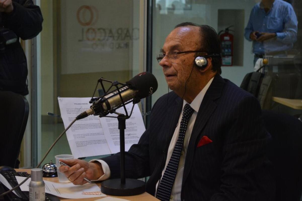 El ídolo de la radio se despide de La Luciérnaga pero continúa con sus comentarios deportivos en El Pulso del Fútbol. #GraciasPelaez