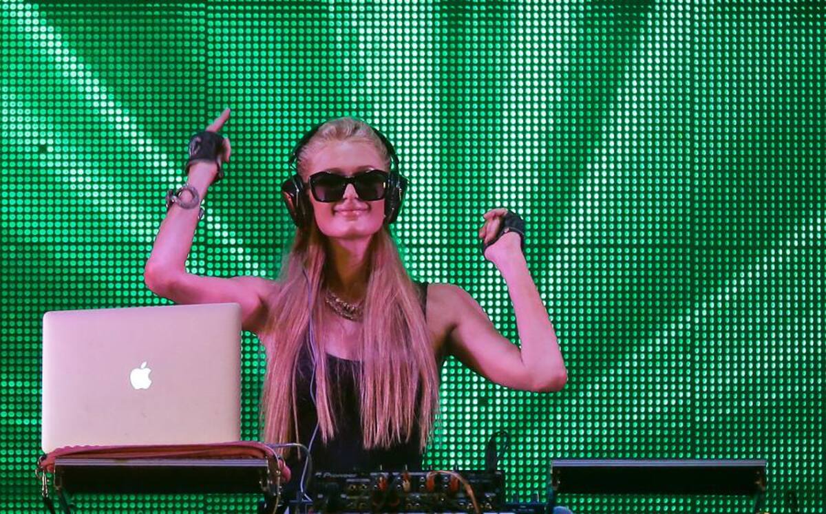 La DJ deleitó a sus seguidores en el "toque" que ofreció este viernes en el Castillo Marroquín. Junto a ella se presentó Natalia Paris.