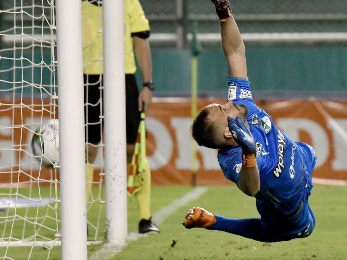 El reclamo de Acevedo a Hinestroza sobre penal: "¿Cómo debo achicar?"