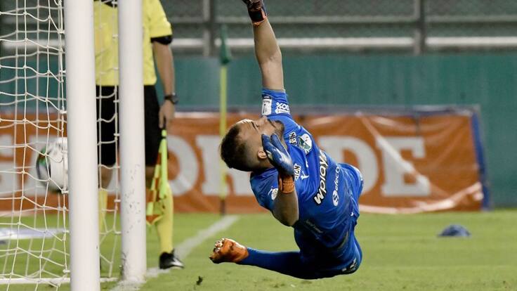 El reclamo de Acevedo a Hinestroza sobre penal: "¿Cómo debo achicar?"