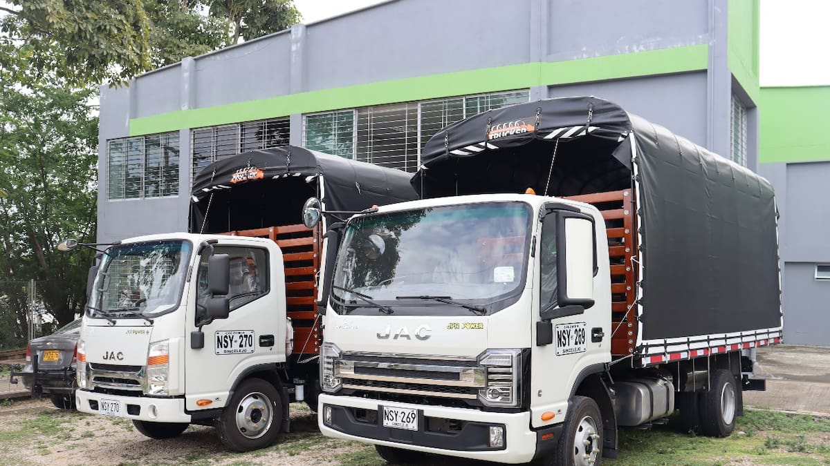 Víctimas de Ovejas y San Onofre,Sucre, reciben dos camiones como reparación