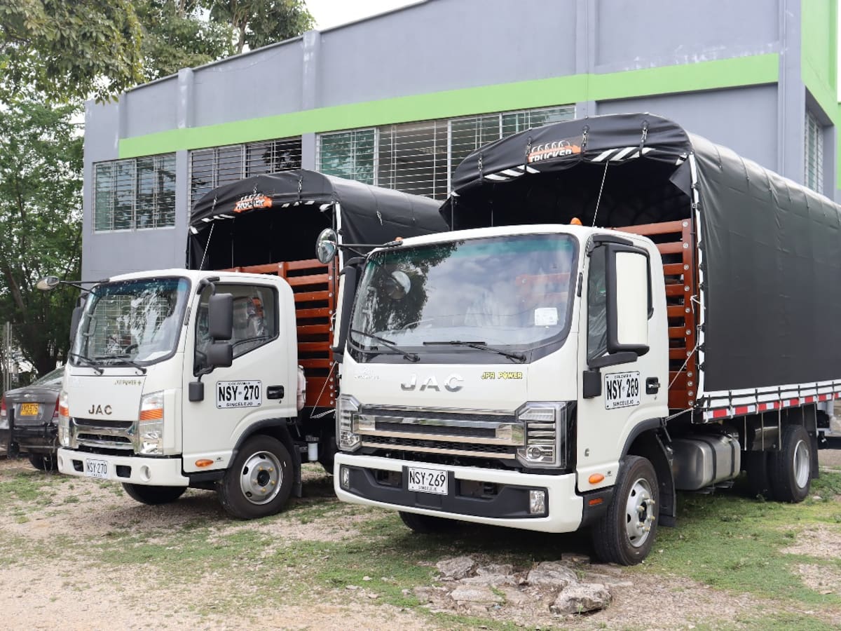 Víctimas de Ovejas y San Onofre,Sucre, reciben dos camiones como reparación