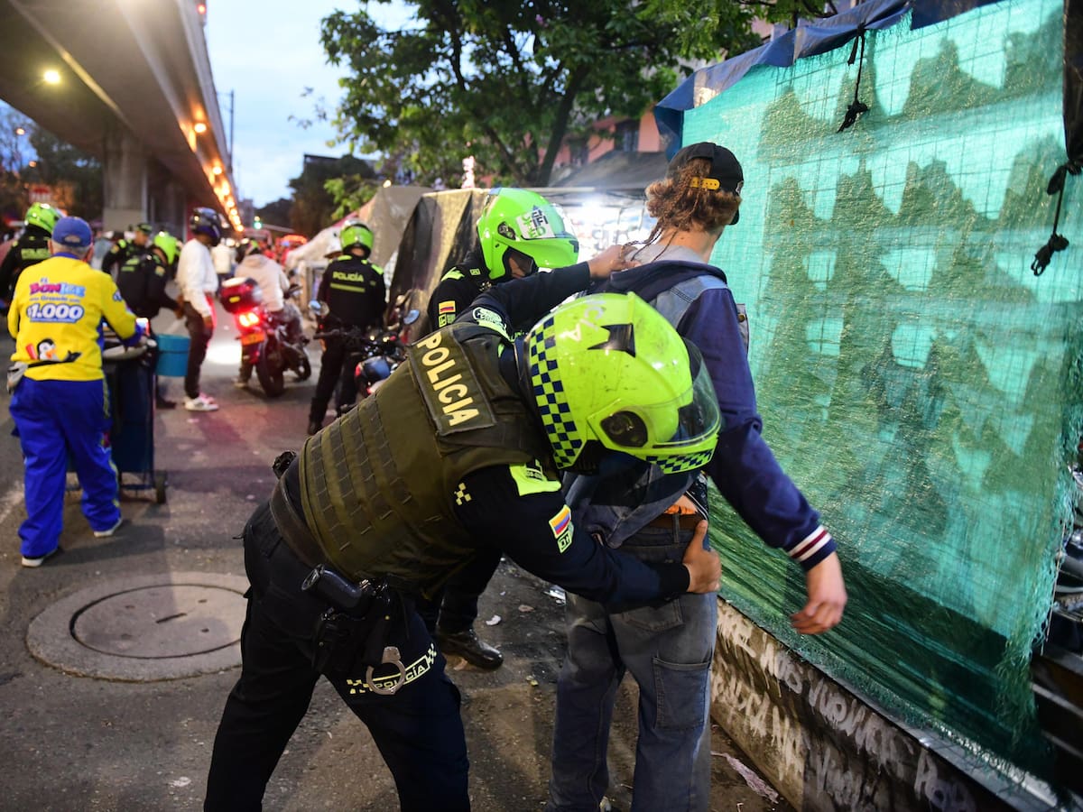 Intervención en el centro de Medellín dejó seis personas capturadas y más de 130 armas decomisadas