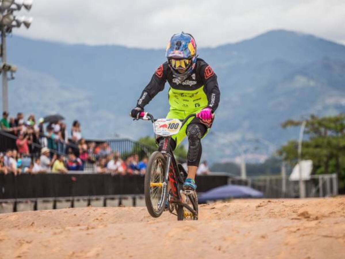 Las más bellas detrás del casco en BMX