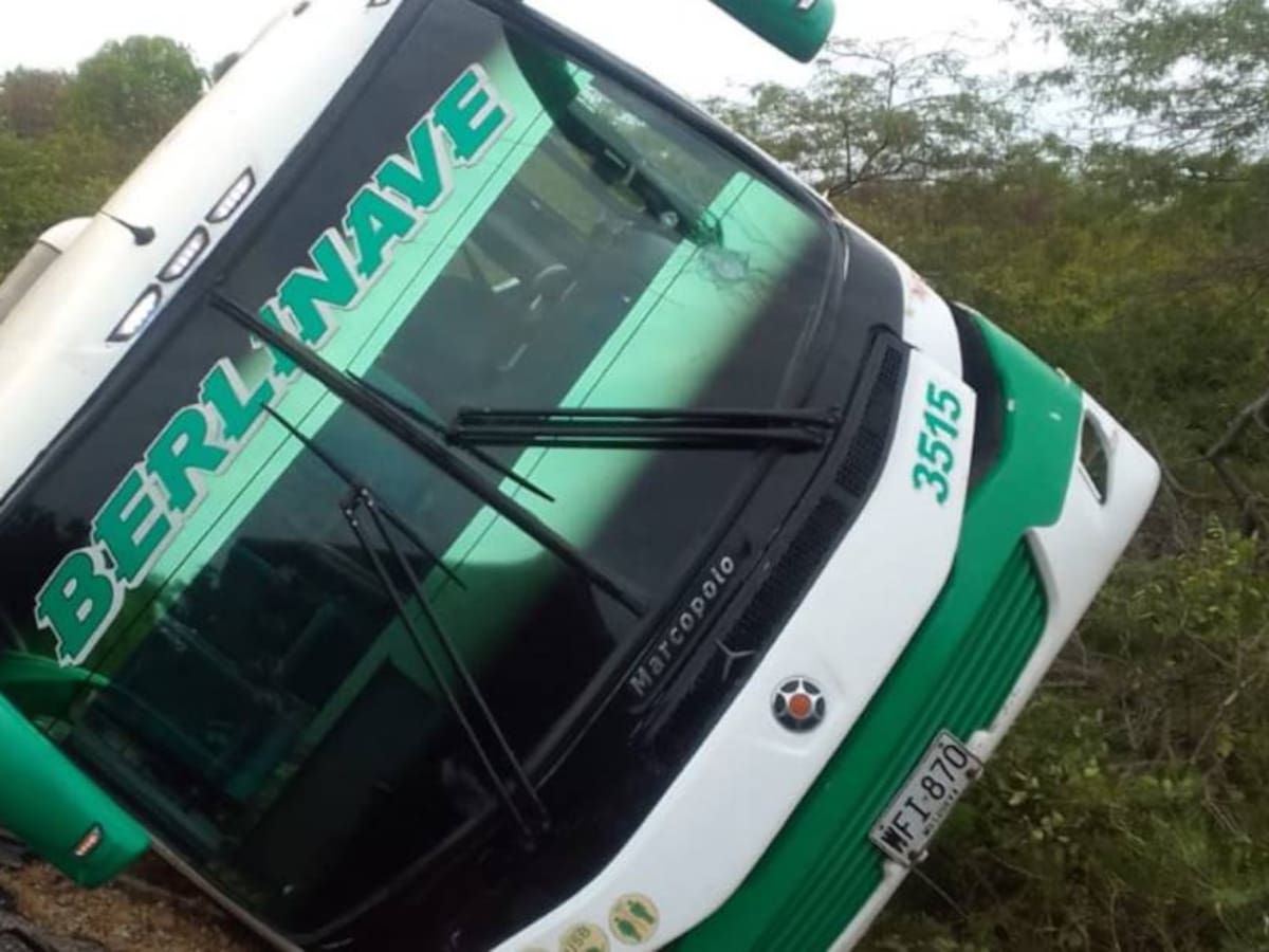 Autoridades reportan 17 heridos en choque de ‘mula’ con bus de Berlinas