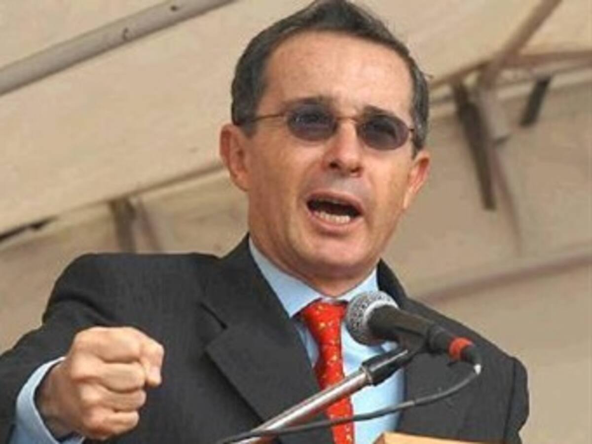 Uribe advierte que no permitirá la violencia en las universidades