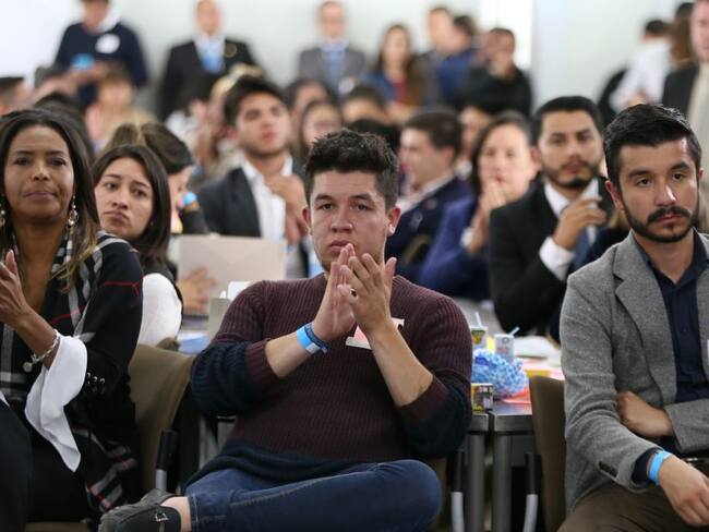 Los jóvenes desconfían de las instituciones públicas