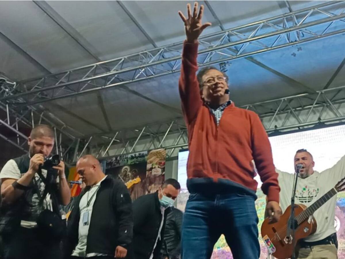 "Estado comprará carbón mientras se hace la transición energética": Petro