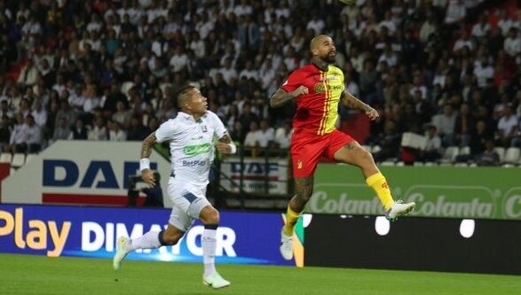 Dayro Moreno de Once Caldas y Juan Sebastián Quintero de Pereira / Colprensa