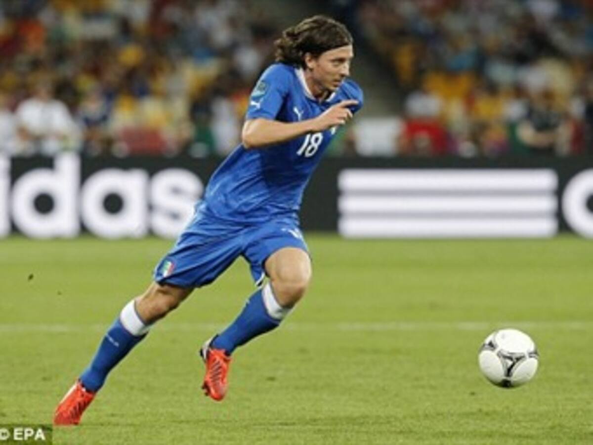Italia se impone ante Dinamarca y es líder del grupo B