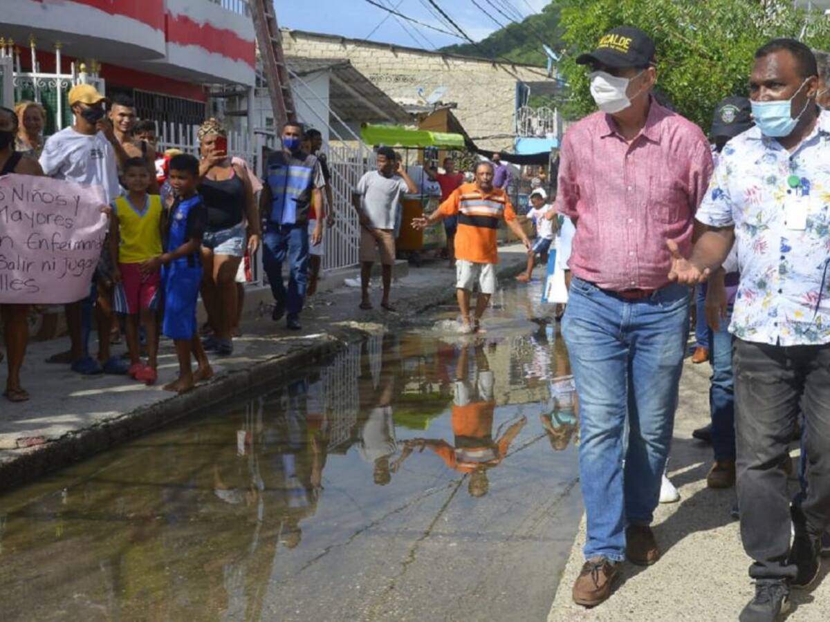 Dau visitó barrio Chino y gestionará solución de alcantarillado