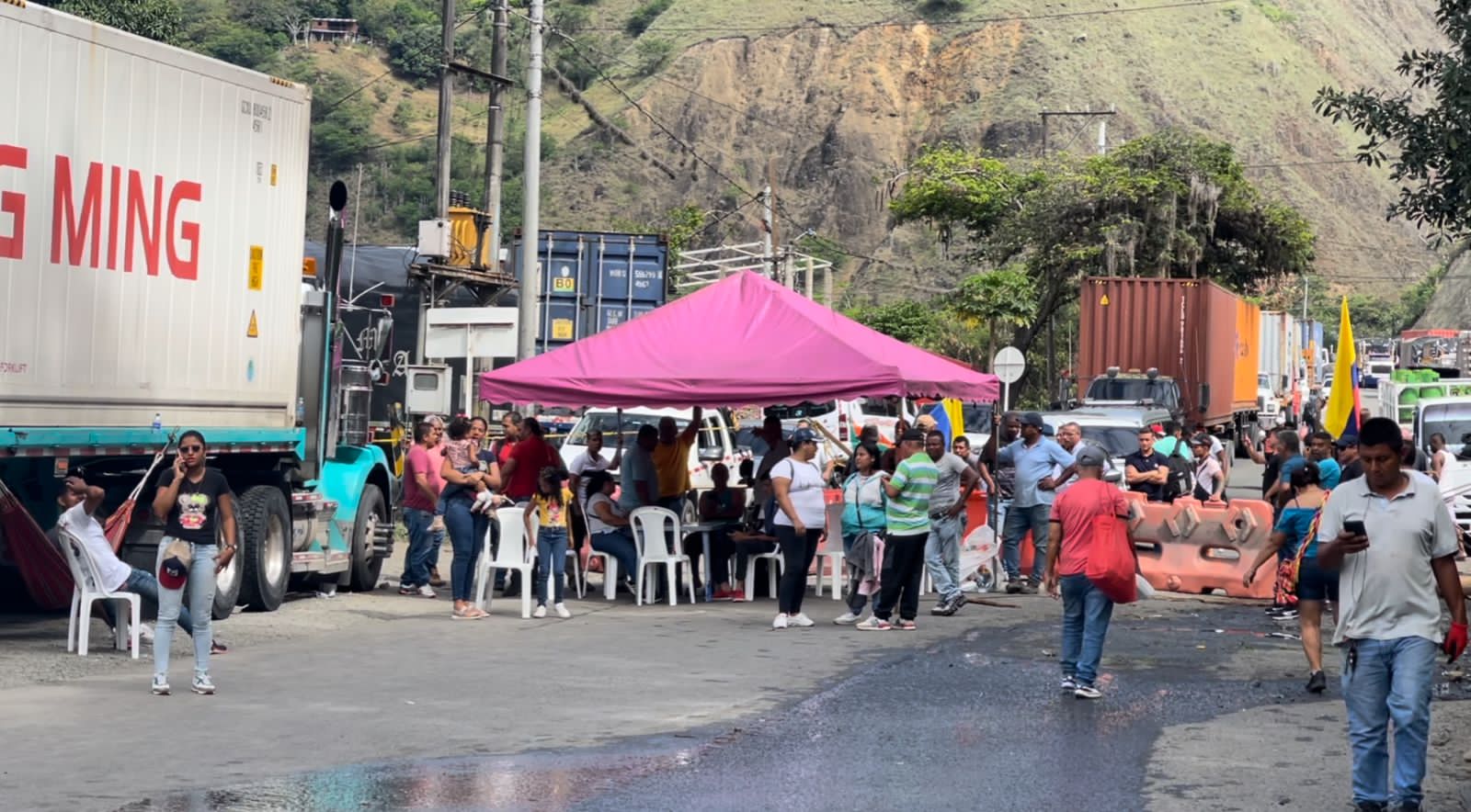 Protestas en vía Buga - Buenaventura. Foto: Cortesía.