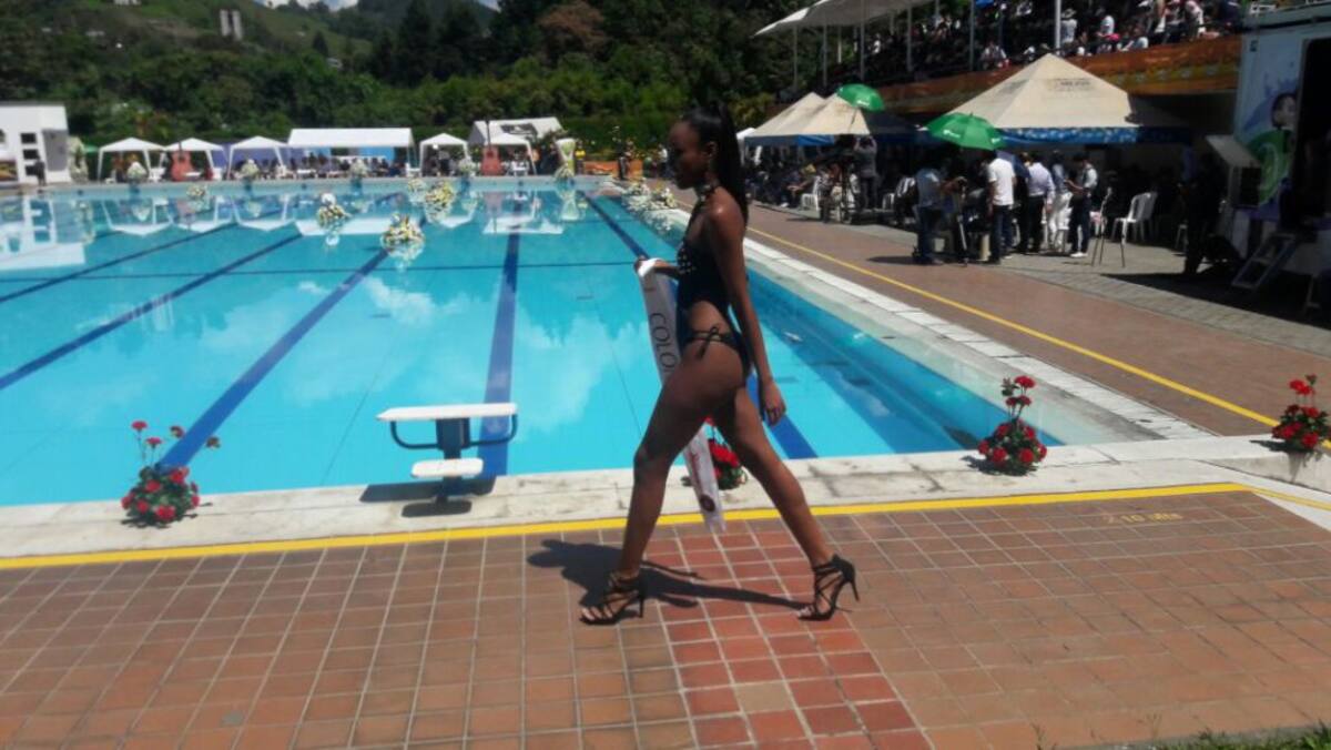 Desfile en traje de baño de las candidatas al Reinado Internacional del Café