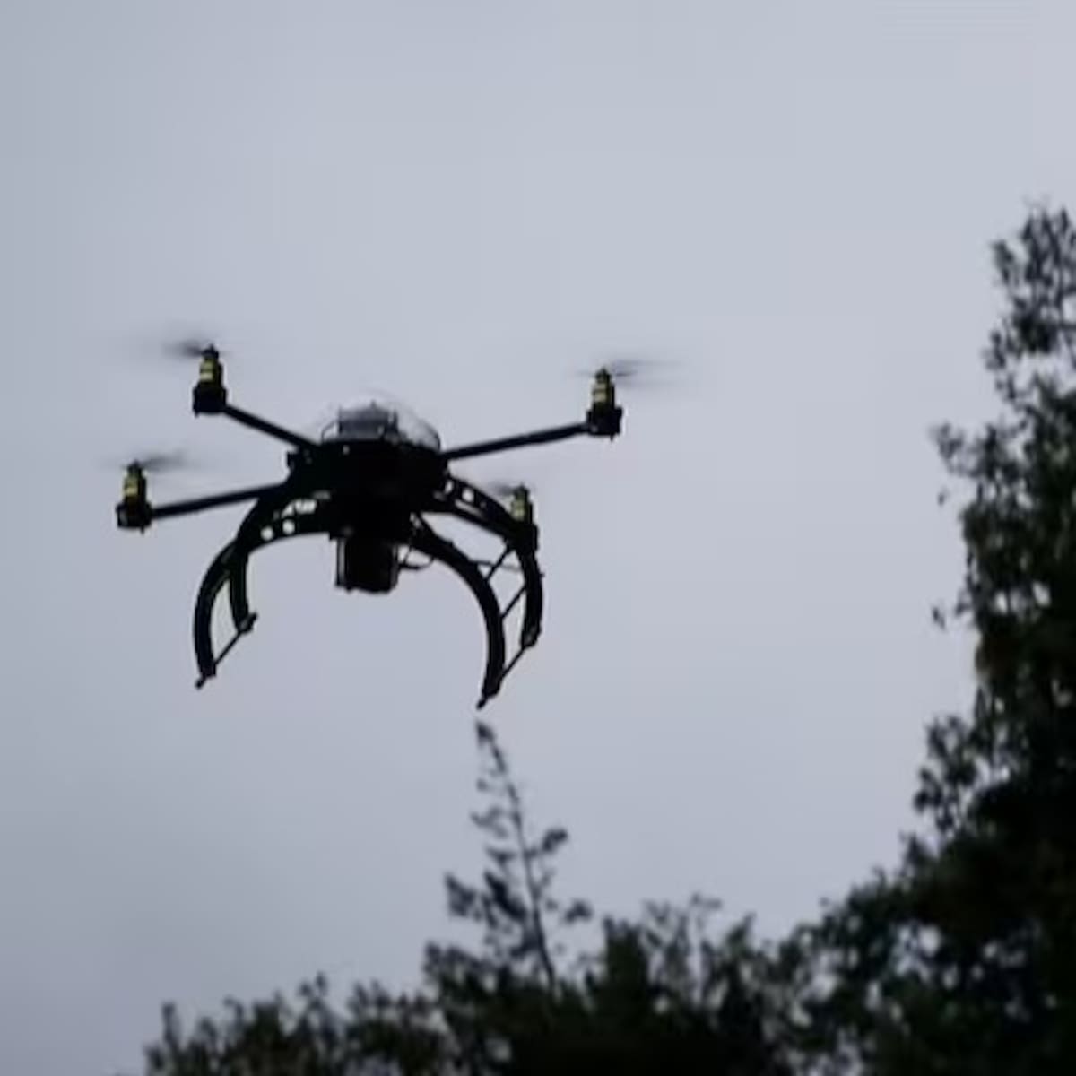 Ataque con drones cargados con explosivos deja soldados heridos en Jamundí, Valle
