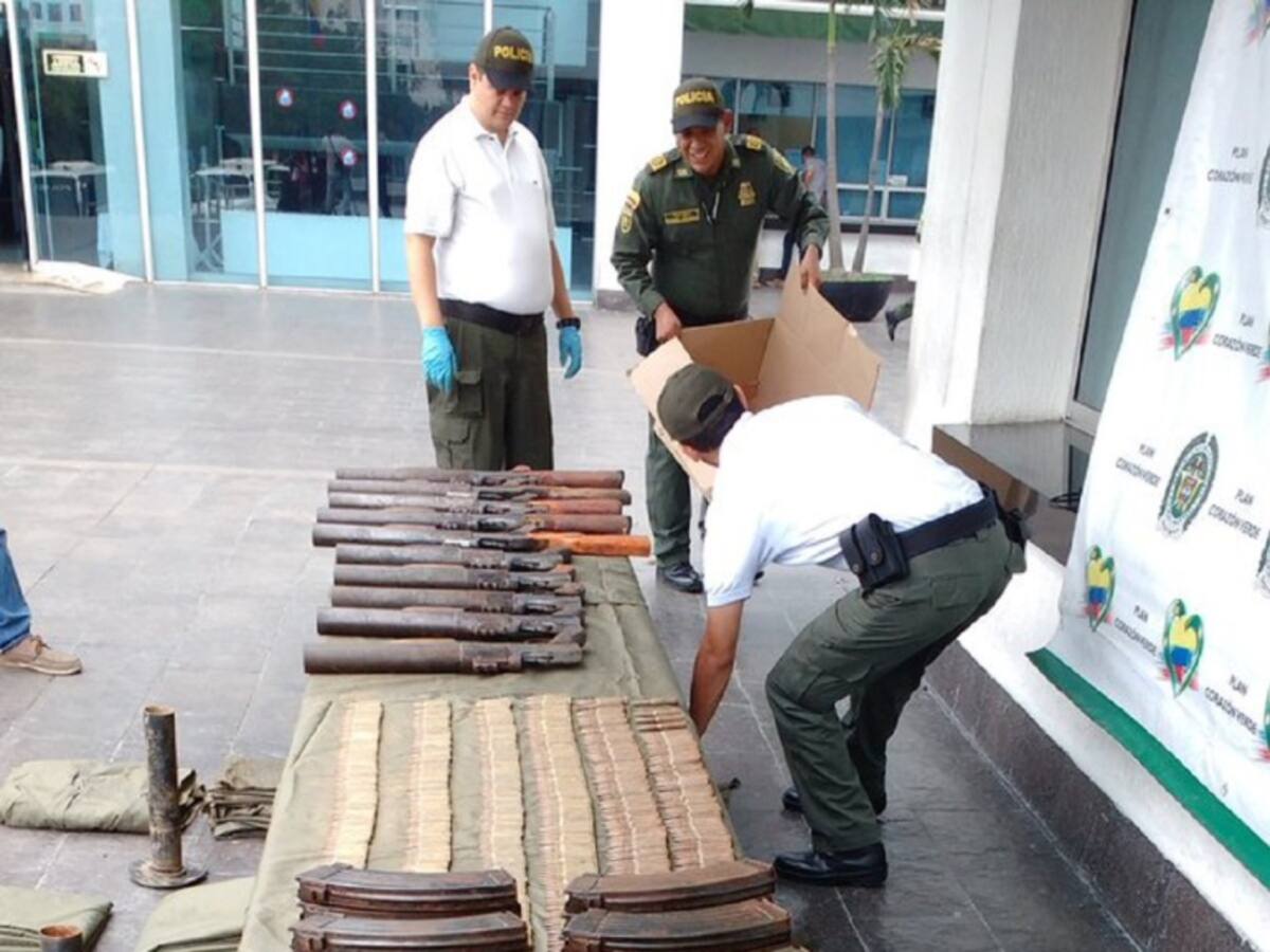 Policía decomisa arsenal a disidencia de 'Los Rastrojos' en el norte del Valle