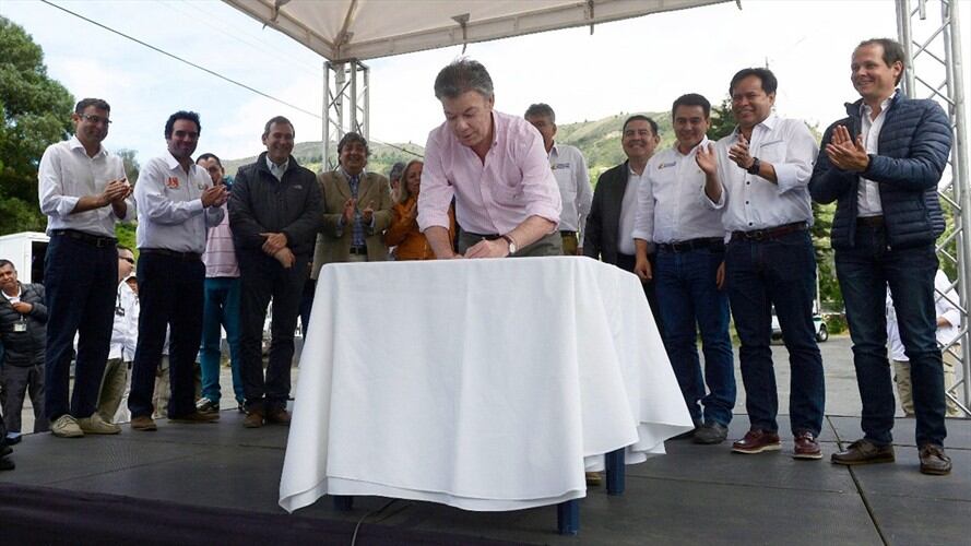Juan Manuel Santos firmó el contrato de concesión de autopista 4G en Norte de Santander. Foto: Presidencia