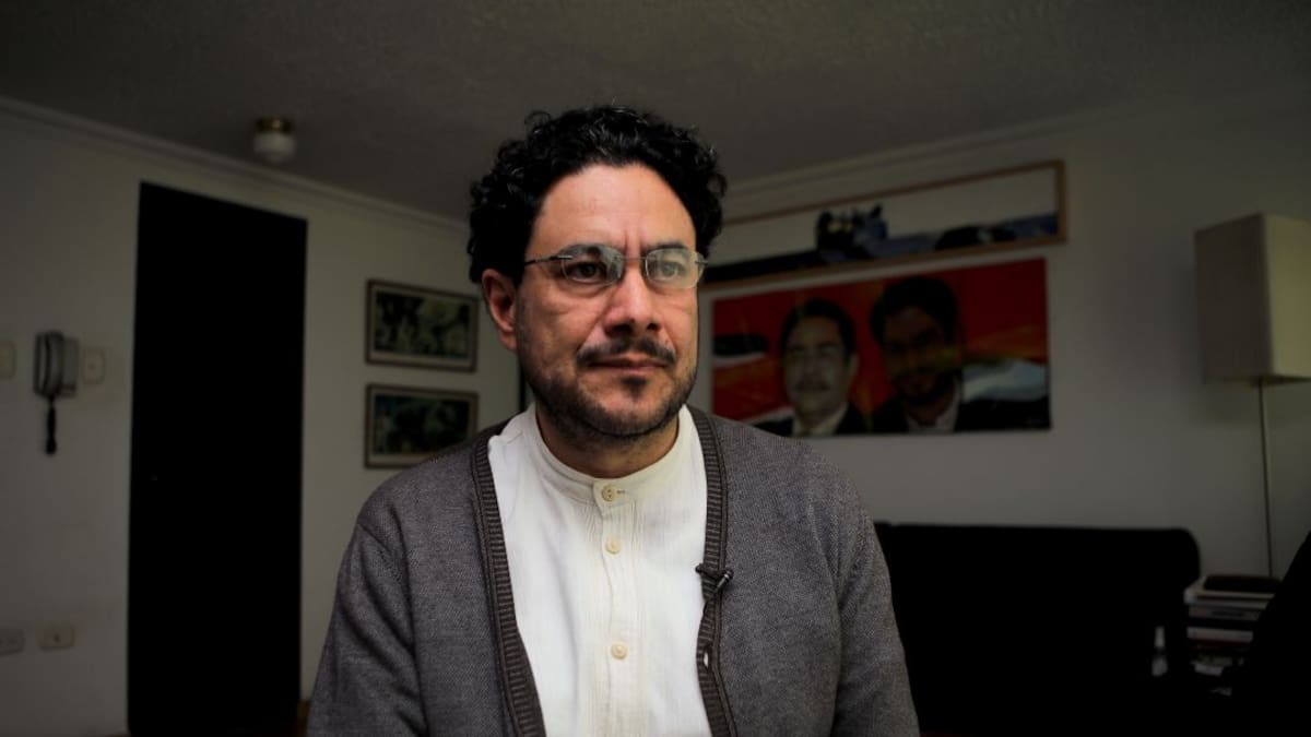 Iván Cepeda: Chuzadas ilegales las debe investigar alguien externo, fiscal no genera confianza