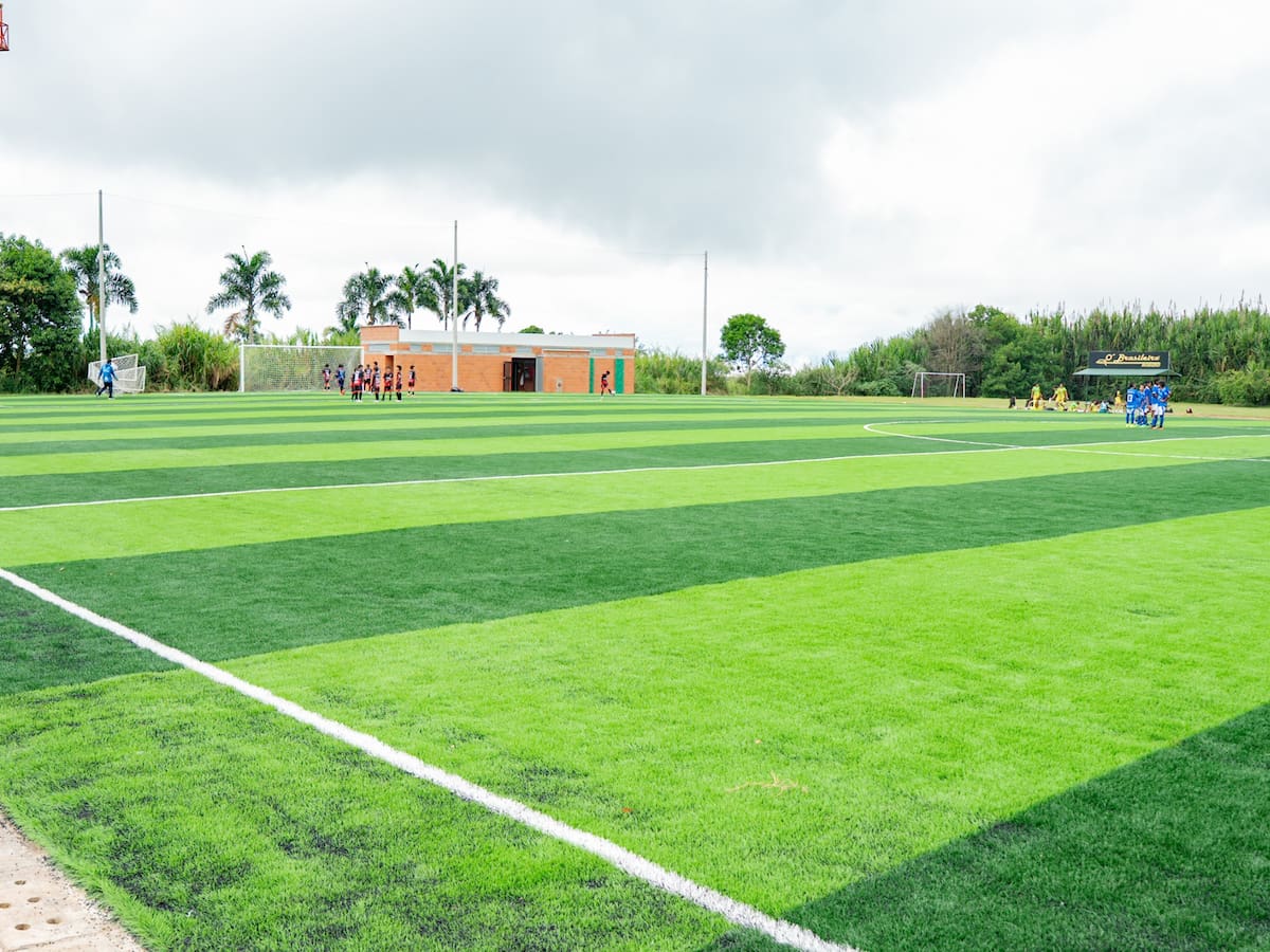 Después de 45 años de espera, la cancha de la Liga de Fútbol de Risaralda fue remodelada