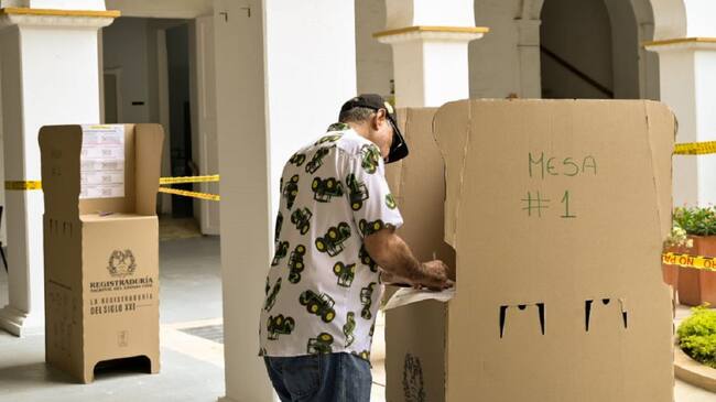El mandatario votó en el Claustro de la Merced, sede de la Universidad de Cartagena en el Centro Histórico