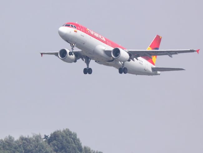 Aerocivil sancionará a personas que usen apuntadores láser en aeropuertos