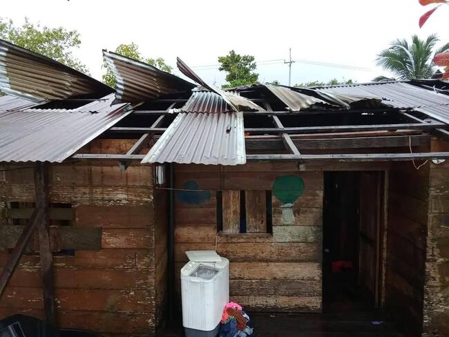 Las viviendas resultaron destechadas por los fuertes vientos y las lluvias. Foto: Alcaldía de Murindó.