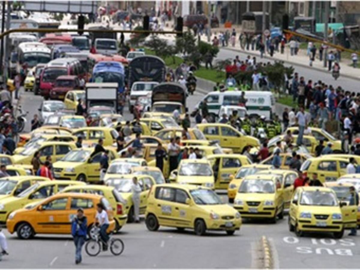 Taxistas divididos frente a convocatoria de paro en Bogotá