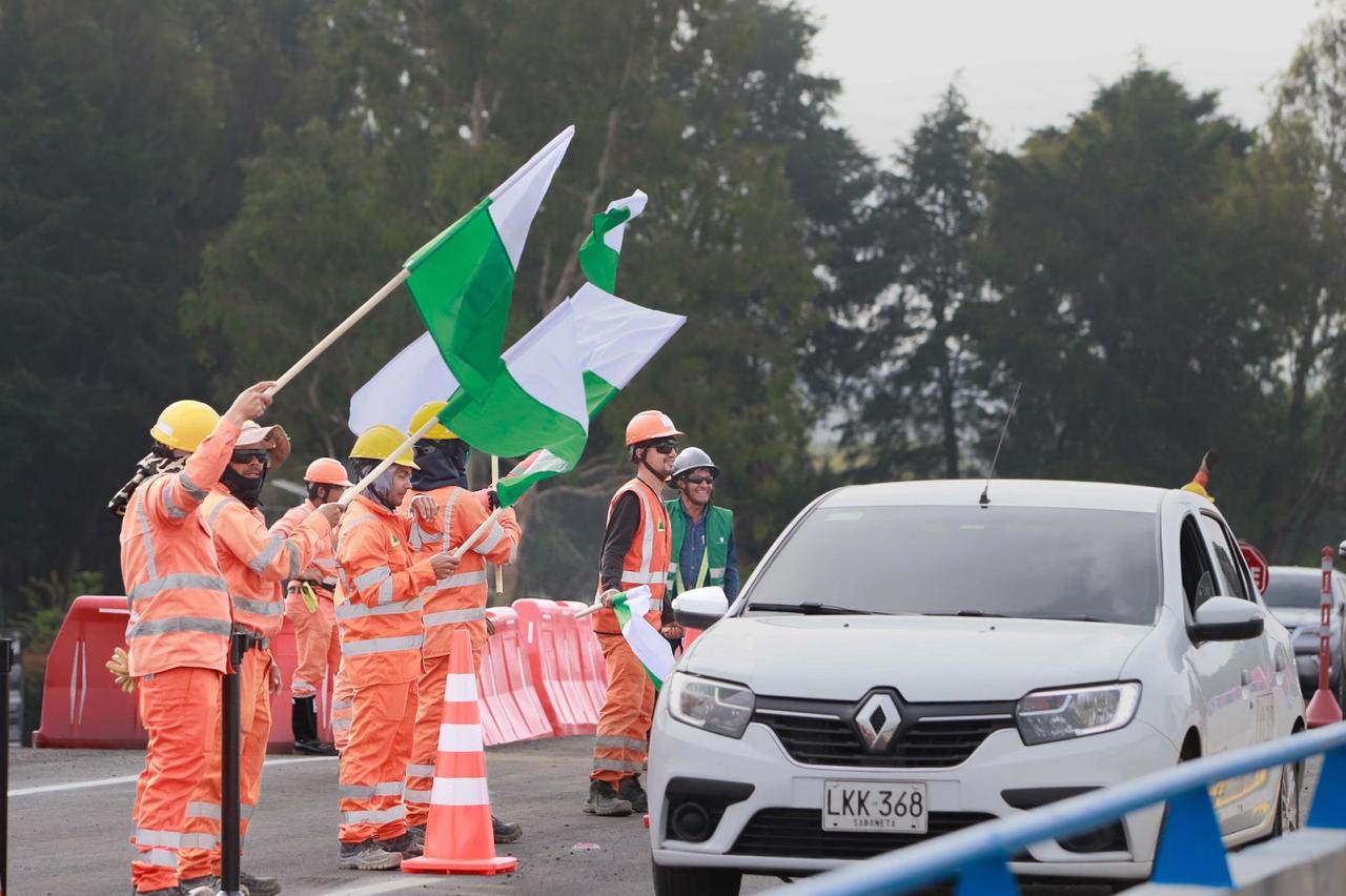 Habilitan puente del Intercambio Vial en el Aeropuerto José María Córdova. Foto: Gobernación de Antioquia.