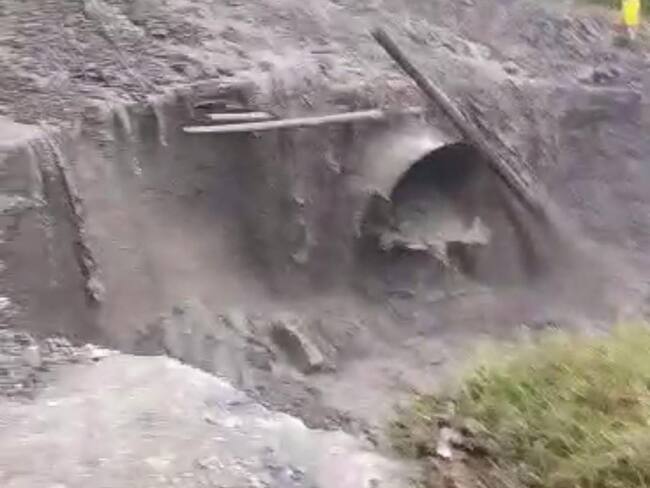 Pérdida de la bancada de la vía que comunica Chivor con Boyacá / Cortesía: Alcaldía de Chivor.