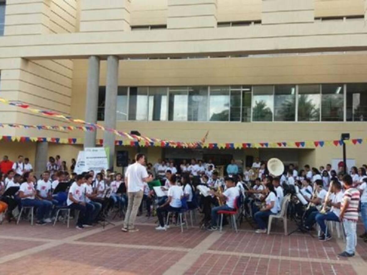 Niños músicos del Cesar reciben ayuda de Drummond