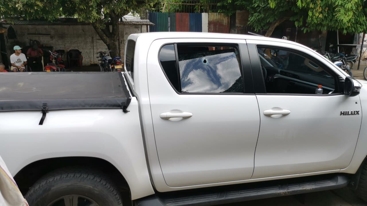 Así quedó el vehículo del esquema de seguridad del Secretario General. Foto: @IEANPE_