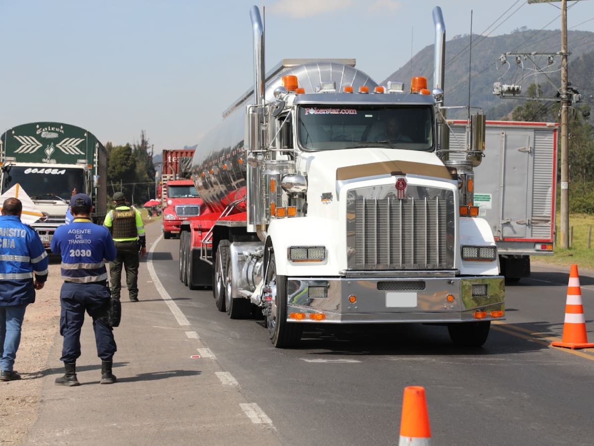 Chía prohibirá circulación de vehículos de carga pesada en el día: Razones y excepciones
