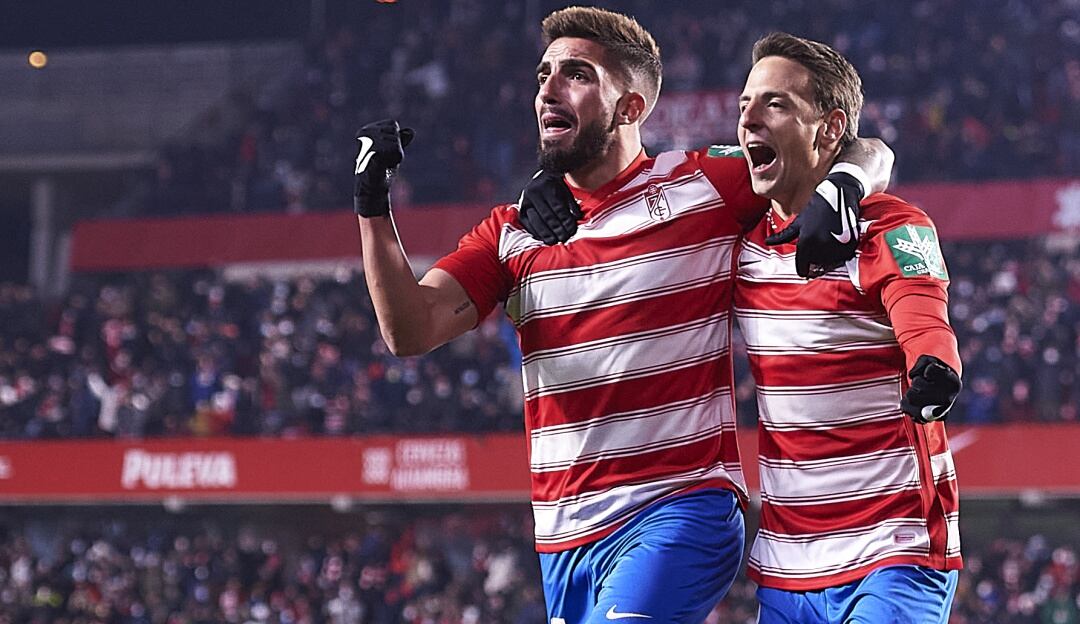 Santiago Arias festeja su anotación en la victoria agónica del Granada.