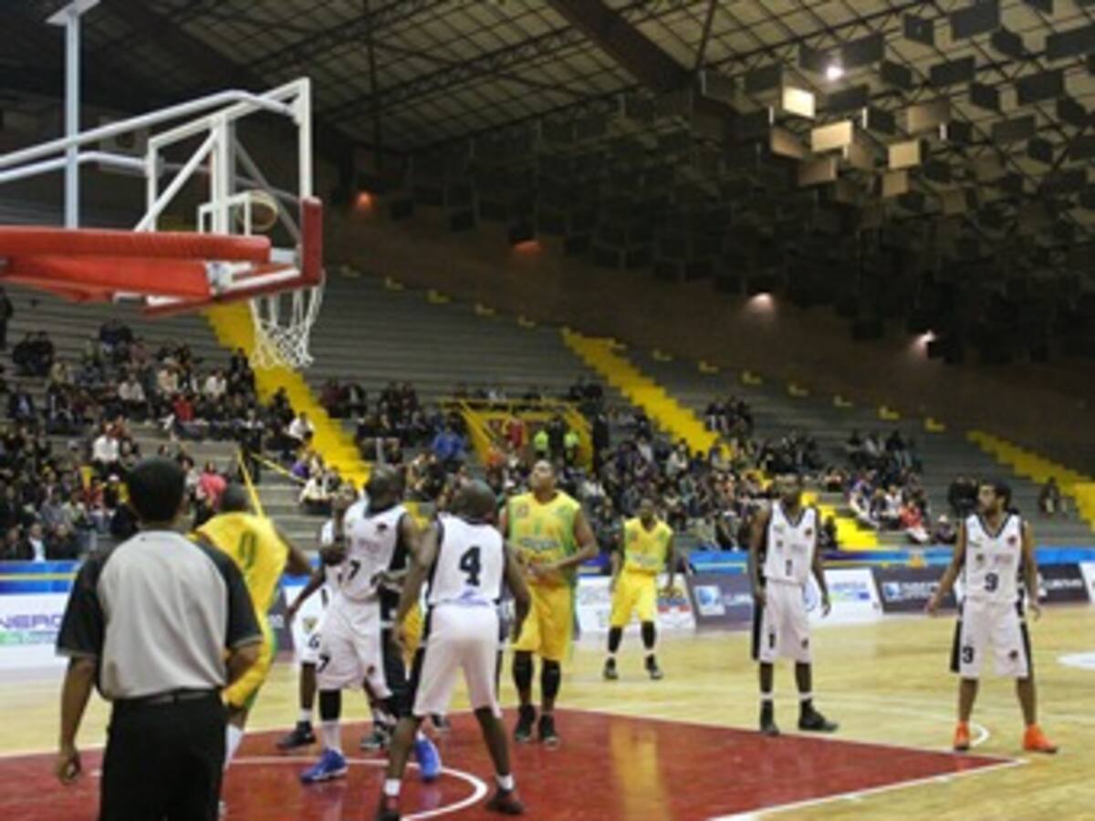 Bambuqueros sigue mandando el la Liga de baloncesto, Piratas de Bogotá se acordó de ganar