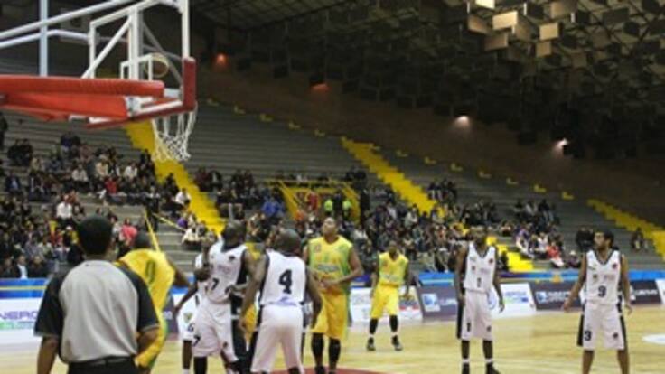 Bambuqueros sigue mandando el la Liga de baloncesto, Piratas de Bogotá se acordó de ganar